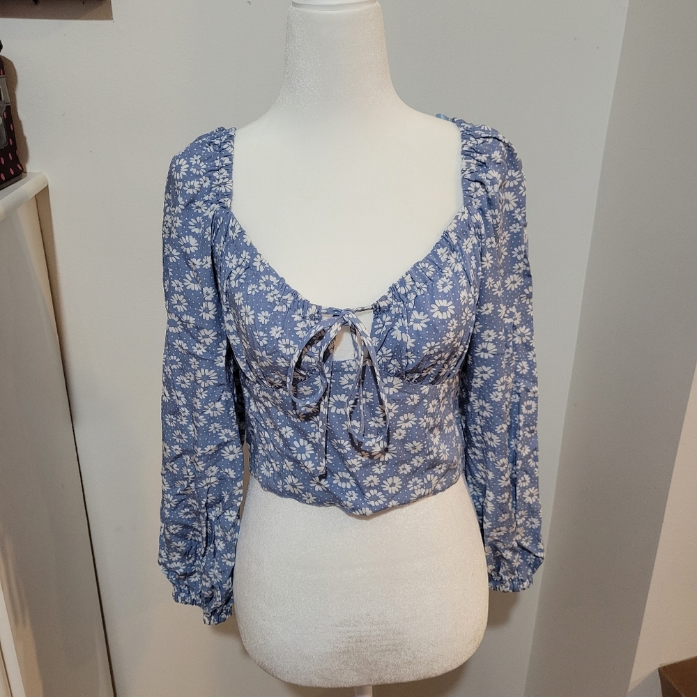 NWT Wild Fable Blue And White Floral Puff Sleeve Feminine Crop Top | Small